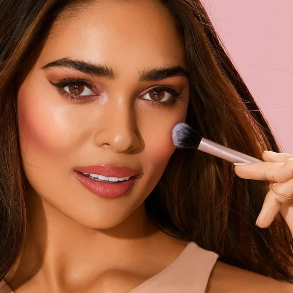 Real Techniques Makeup Brush Setting & Highlighting Cheek brush - Picture 7 of 8